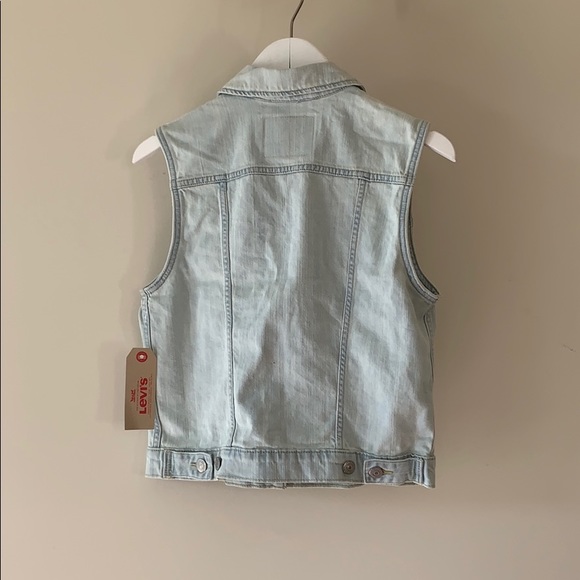 Levis vest - BRAND NEW - Picture 2 of 3